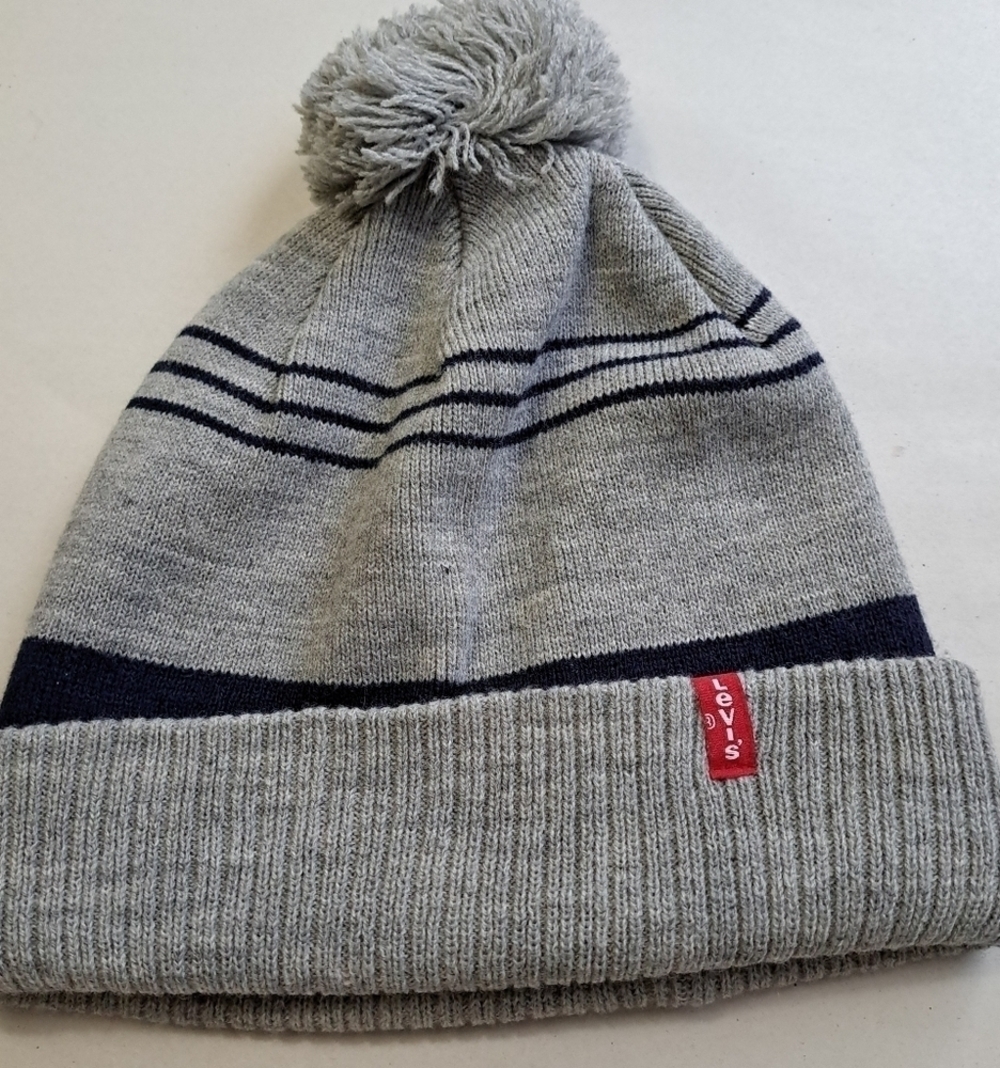 Levis Women's Knit Hat With Pom    Size OS